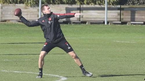 橄榄球运动员训练视频,汗水铸就卓越